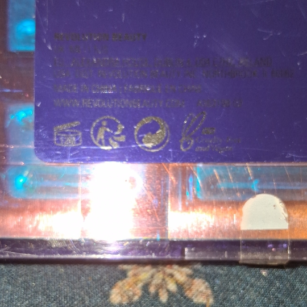 Revolution Reflective Eyeshadow Palette - Ultra Violet - Picture 3 of 6